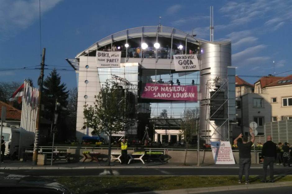  Protest opozicije u Beogradu, ispred Pinka žurka 