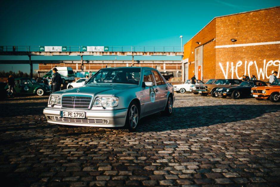  Mercedes-Benz-500-E-1991-Roan-Etkinson-aukcija 