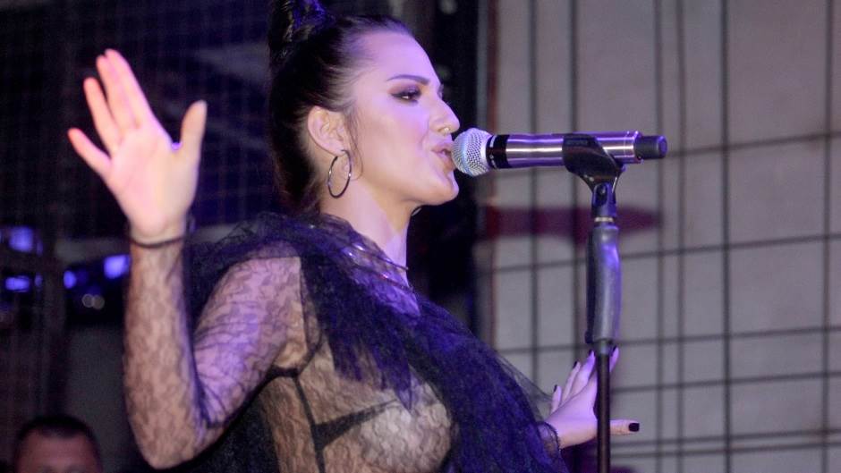  Pjevačica najavila povratak na scenu mjesec dana poslije porođaja 