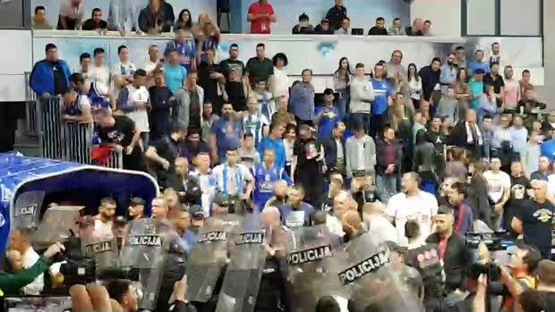  Budućnost Zvezda navijači ne mogu pored terena 