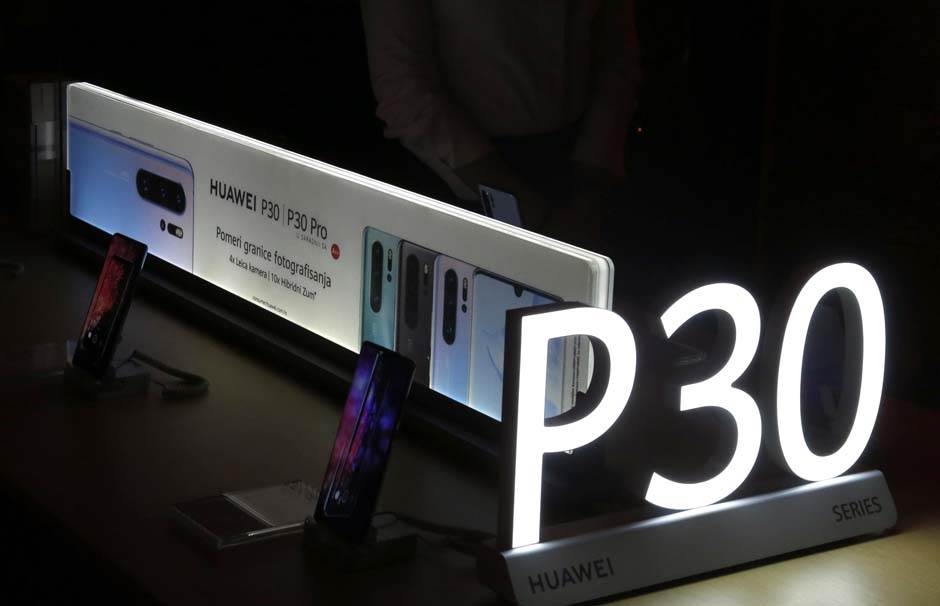  Huawei P30 i P30 Pro cena u Srbiji prodaja kupovina Huawei P30 i P30 Pro izlozna SENKE Neon galer 