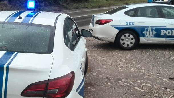 Nezgoda na putu Podgorica-Danilovgrad, automobil sletio sa puta 