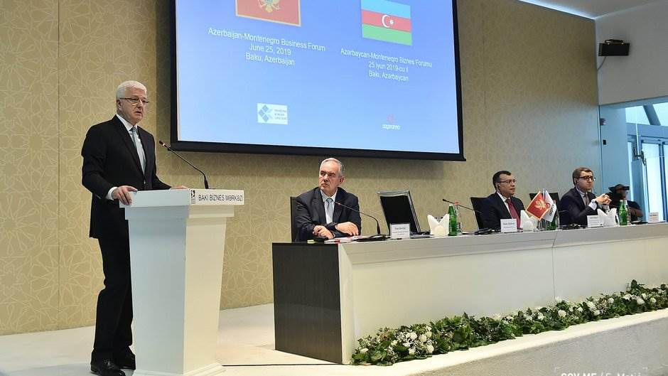  Premijer Marković na Poslovnom forumu u Bakuu predstavio prednosti ulaganja u našu zemlju 