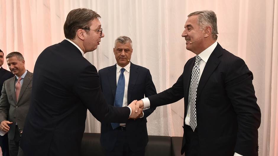  Vučić razmatra formiranje stranke u Crnoj Gori 