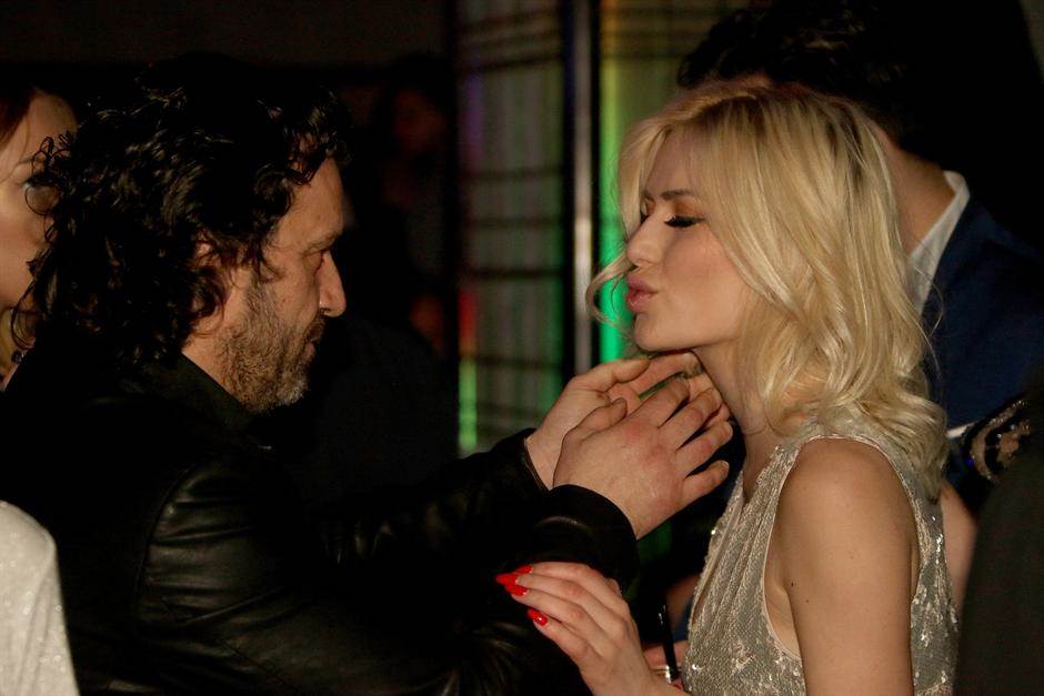  Lukas RASKINUO sa djevojkom, pa smuvao OVU starletu? 