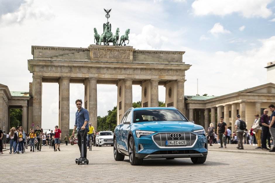  Audi e tron Scooter elektricni trotinet FOTO VIDEO 