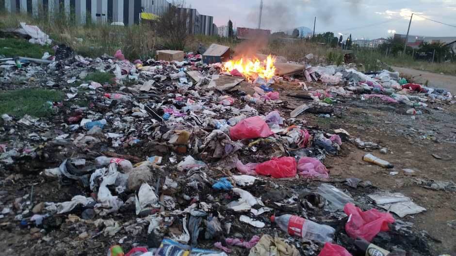  Nelegalne deponije smeća u Podgorici paljenje smeća  