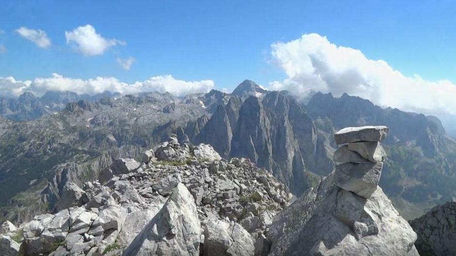  Postavljena planinarska kutija i upisna planinarska knjiga na najvišem vrhu Crne Gore 