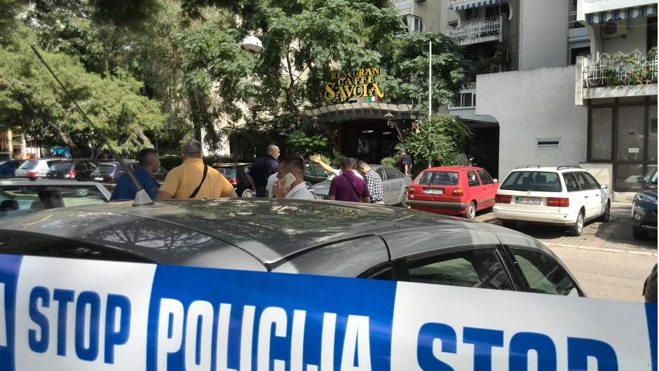  Bar-restoran-Savoja-Maskirani-muskarac-upao-u-restoran 