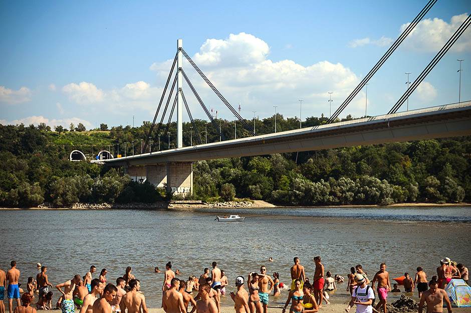  Nađeno žensko tijelo upetljano u lance bova na Dunavu 