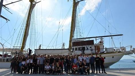  Srednjoškolci posjetili školski brod Jadran 
