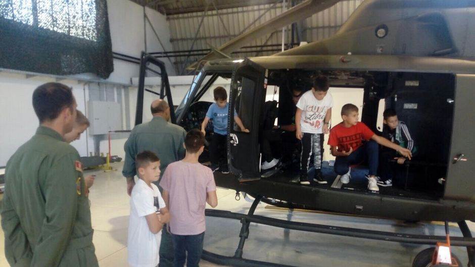  Izlet na vojnom aerodromu za djecu iz Dječjeg doma „Mladost” 