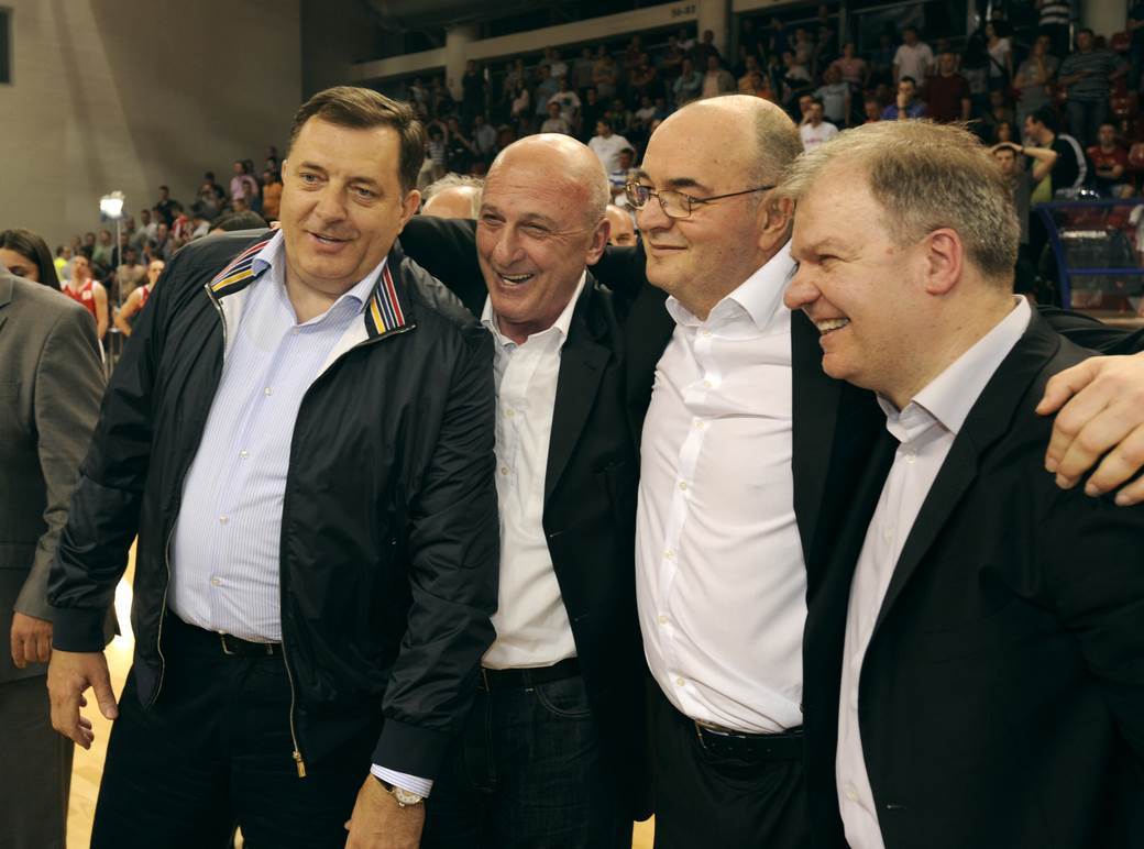  Milorad-Dodik-igra-basket-daje-kos-kao-Sakil-O-Nil 