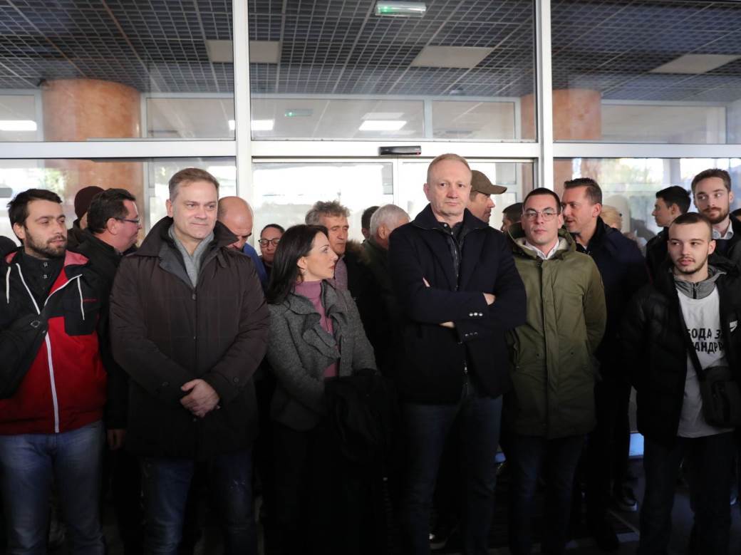  Srpska opozicija bojkotom otišla u ponor! 