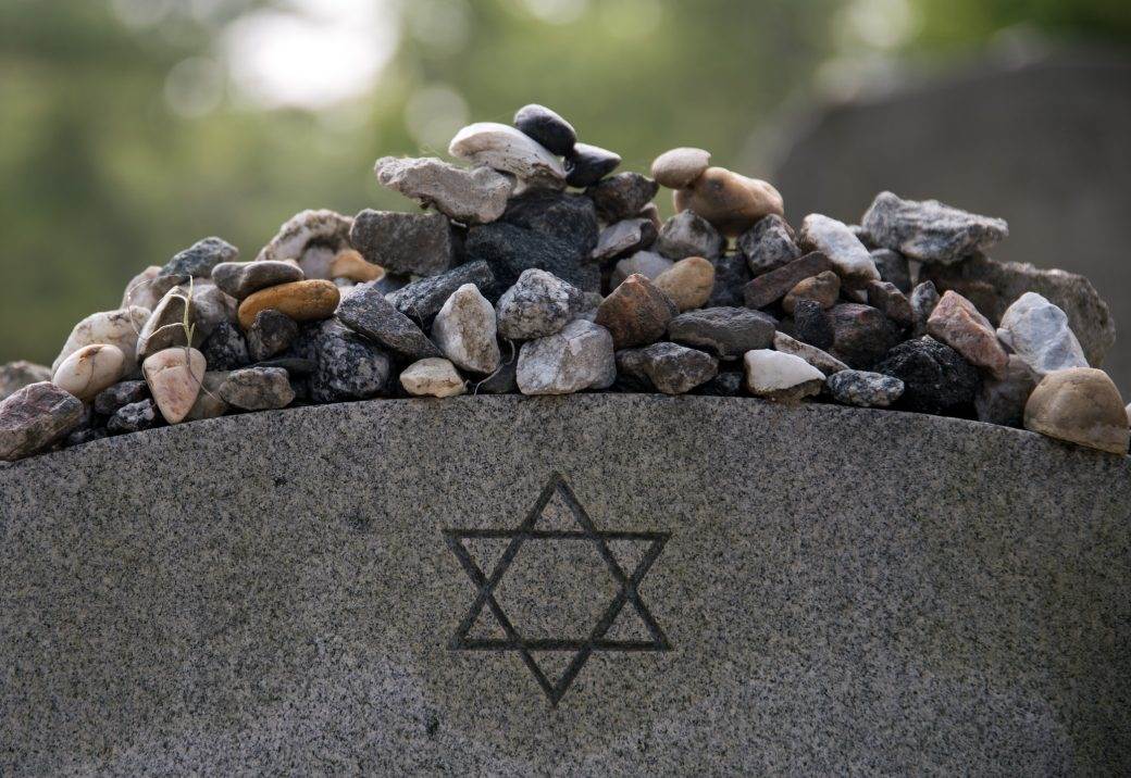  Jevreji-unisteno-jevrejsko-groblje-u-Slovackoj 