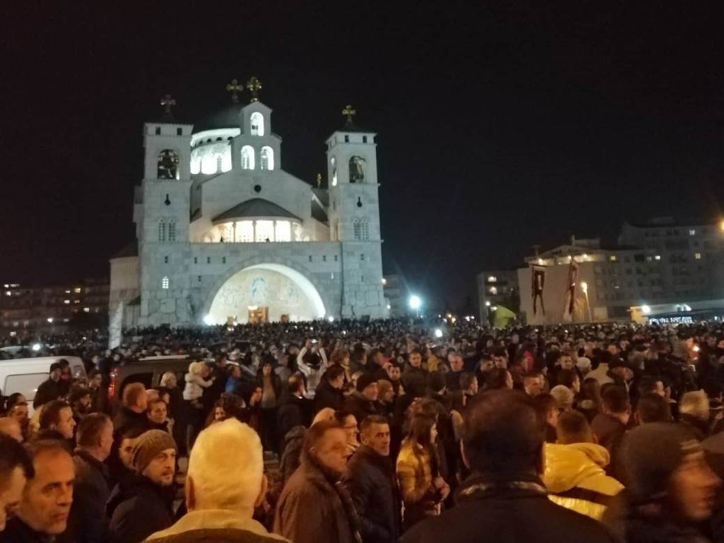  Nastavljene litije u Crnoj Gori, nekoliko hiljada vjernika u Podgorici 