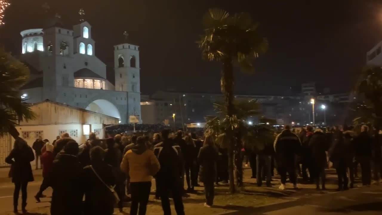  Vlada pozdravlja odluku MCP da obustavi litije 