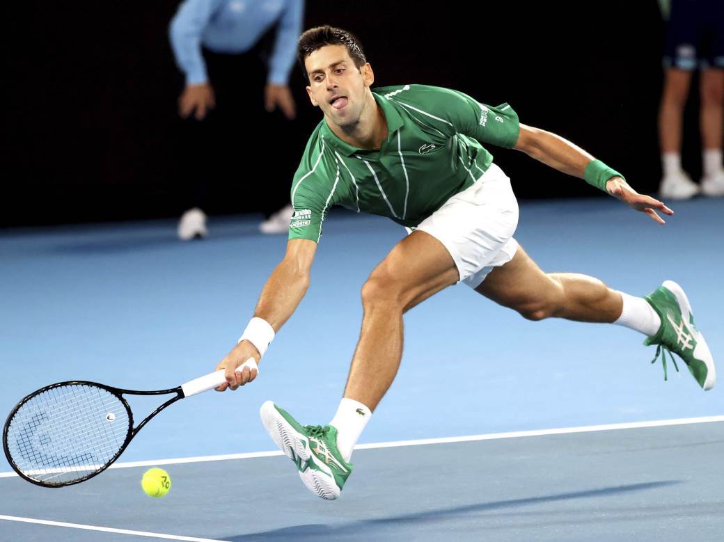  Novak Đoković uspešno je krenuo u odbranu pehara na Australijan Openu 