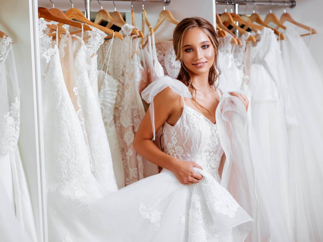  OČAJ modne industrije: Kreator SPALIO cijelu kolekciju vjenčanica! (VIDEO) 