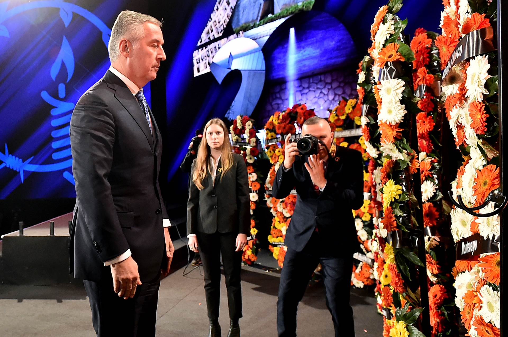  Đukanović Polaganje vijenca Sjeccanje na holokaust borba protiv antisemitizma 