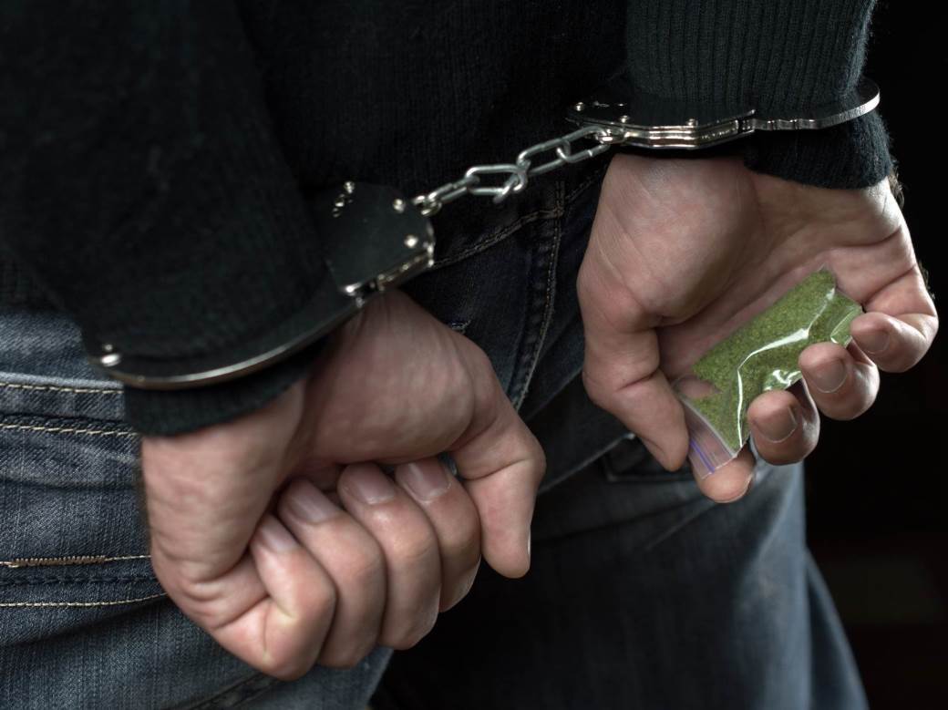  UPRAVA POLICIJE: Uhapšena osoba kod koje je pronađen heroin i marihuana 