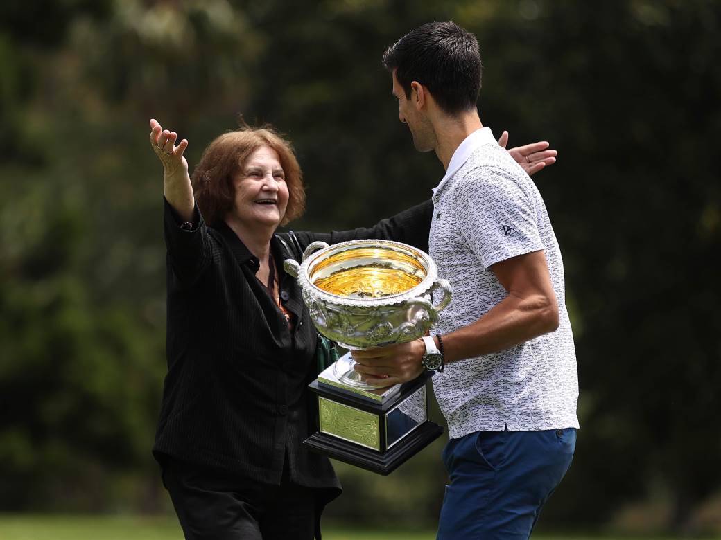  Šampiona iznenadila baka Bojana u šetnji sa trofejom 