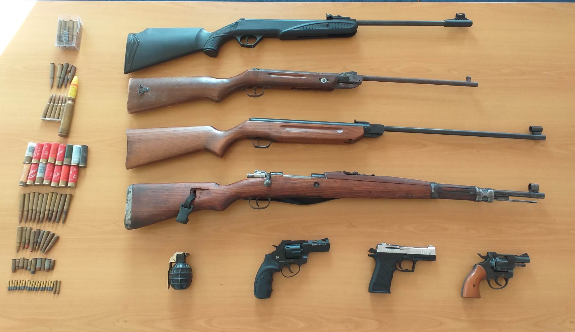  Cetinje: Pronađeno oružje i municija, prijave protiv dvije osobe 