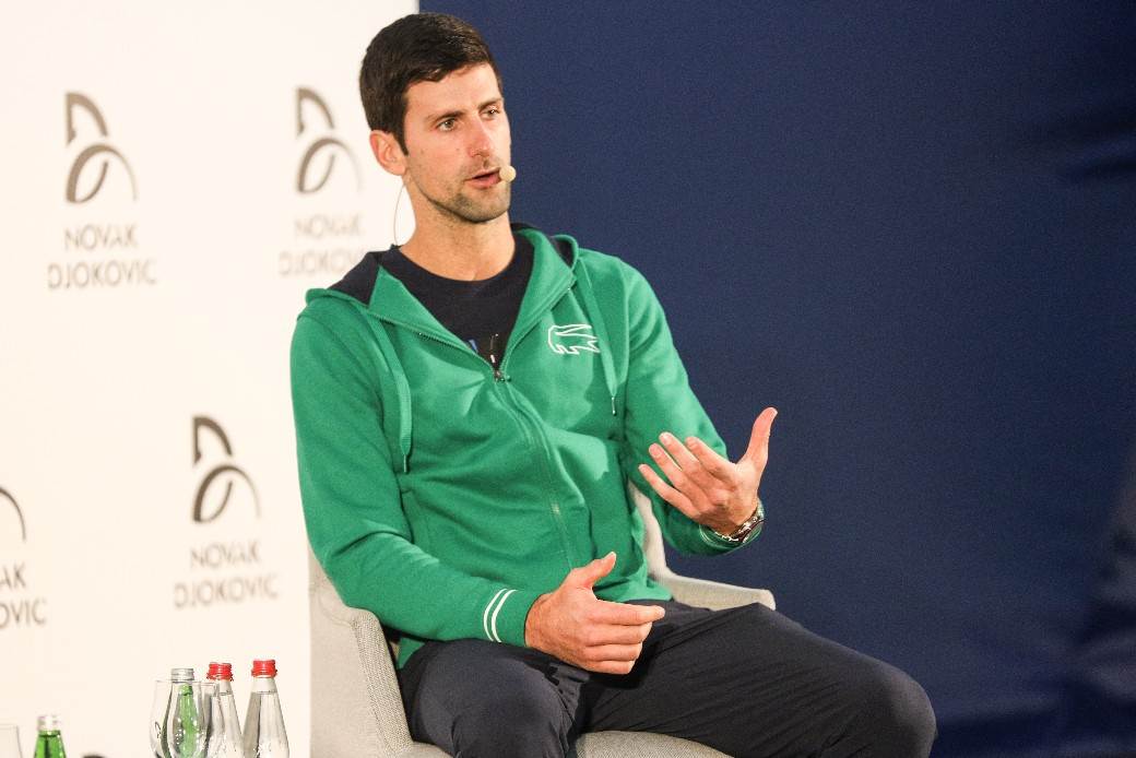  Novak-Djokovic-zbunjen-oko-vakcinacija-korona-virus 