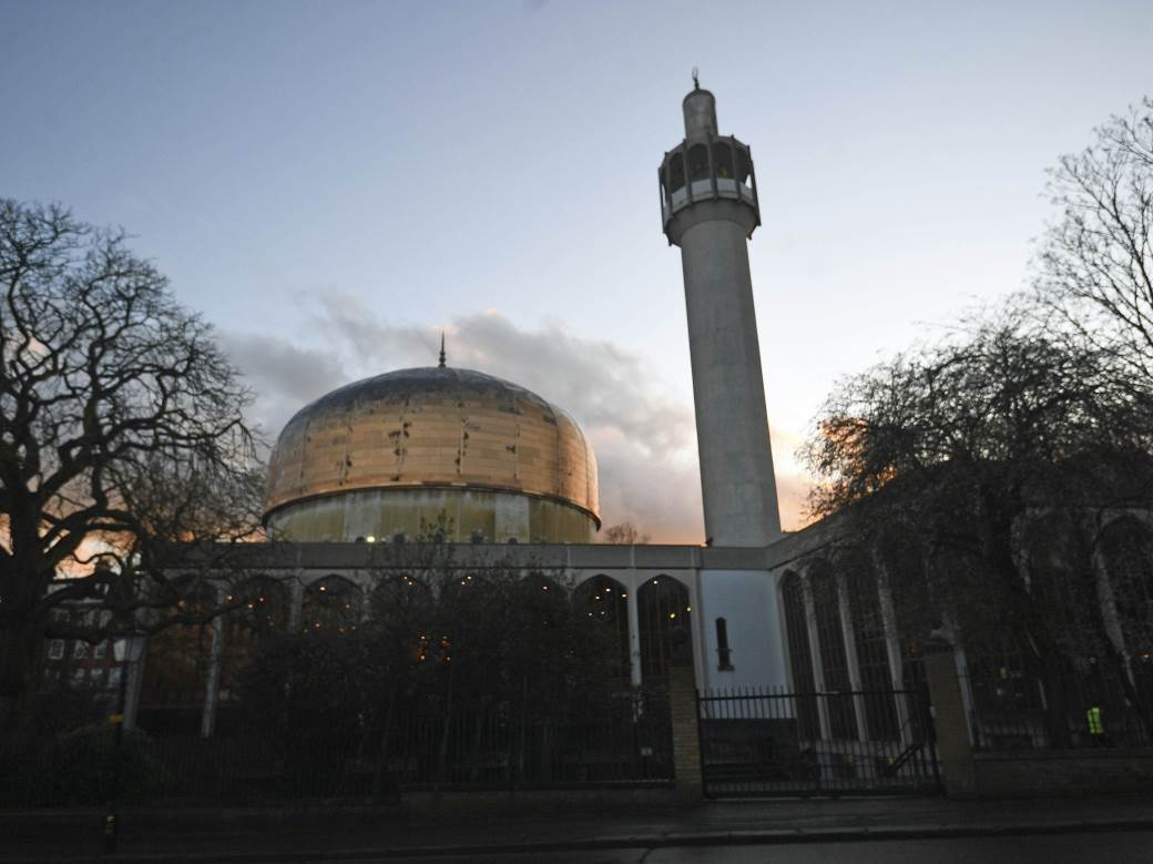  Izboden muškarac u džamiji u Londonu 