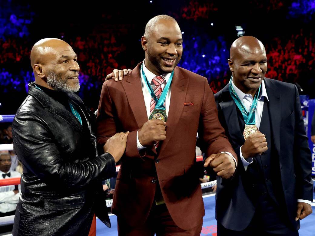  Evander-Holifild-spreman-i-sa-57.-godina-boks-VIDEO 