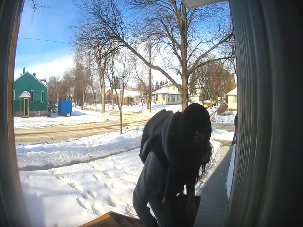  Kanada-kradja-paketa 