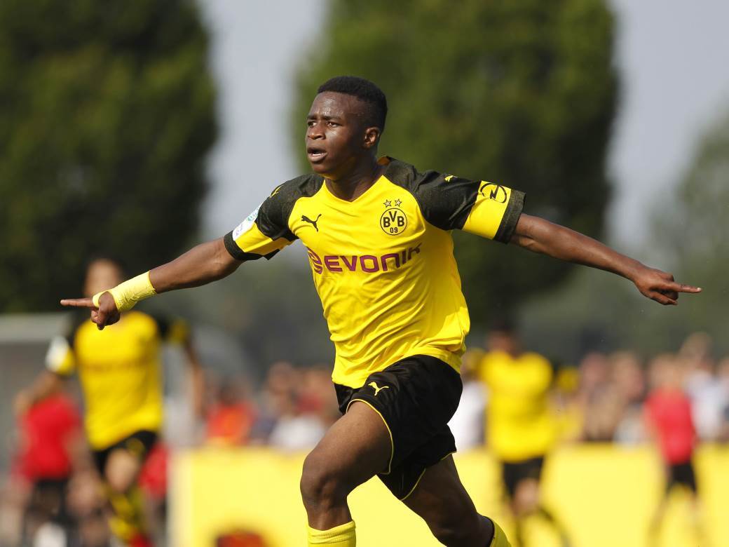  Dortmund ima novu "zlatnu koku": Tek mu je 15, ali uskoro će u prvi tim! 