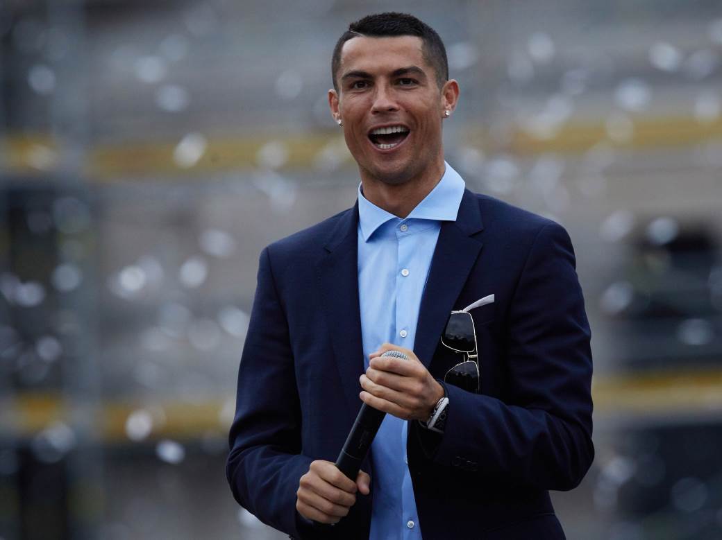  Kristijano-Ronaldo-gledao-Real-Madrid-El-Klasiko 