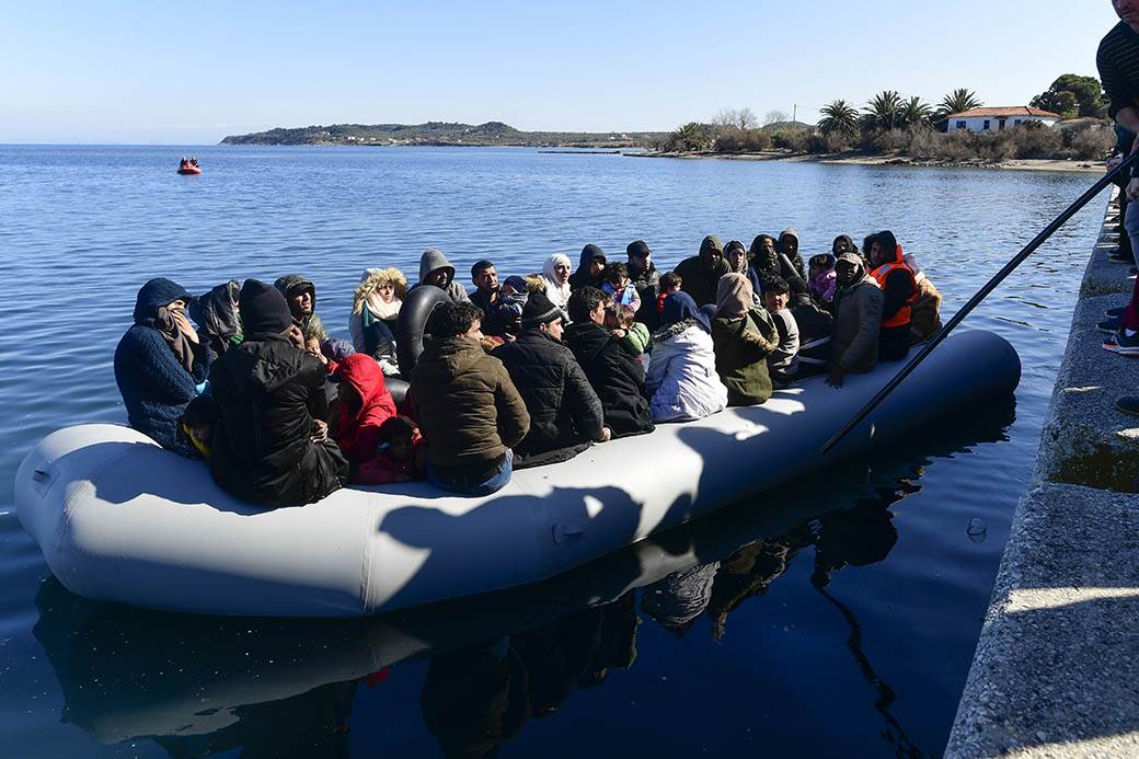  Na jedrilici u hercegnovskom zalivu pronađena 52 migrantaJedrilica Marina, koja plovi pod hrvatskom  