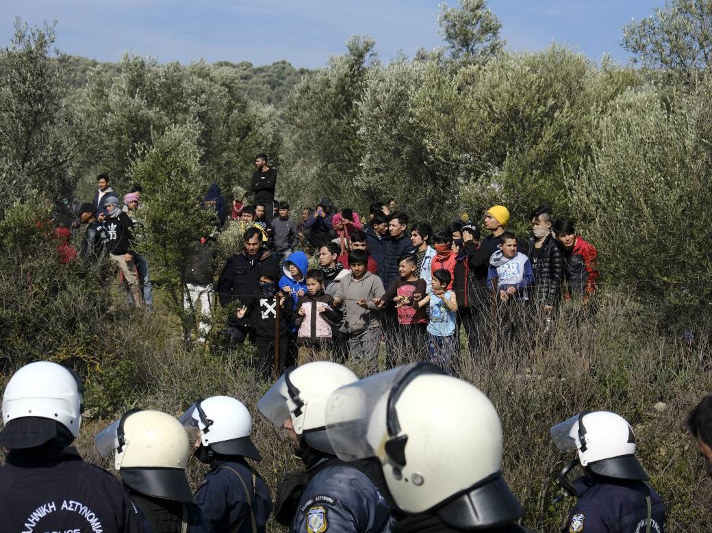  NE ŠIRITE LAŽNE VESTI: "Na granici sa Grčkom nije povećan broj migranata" 