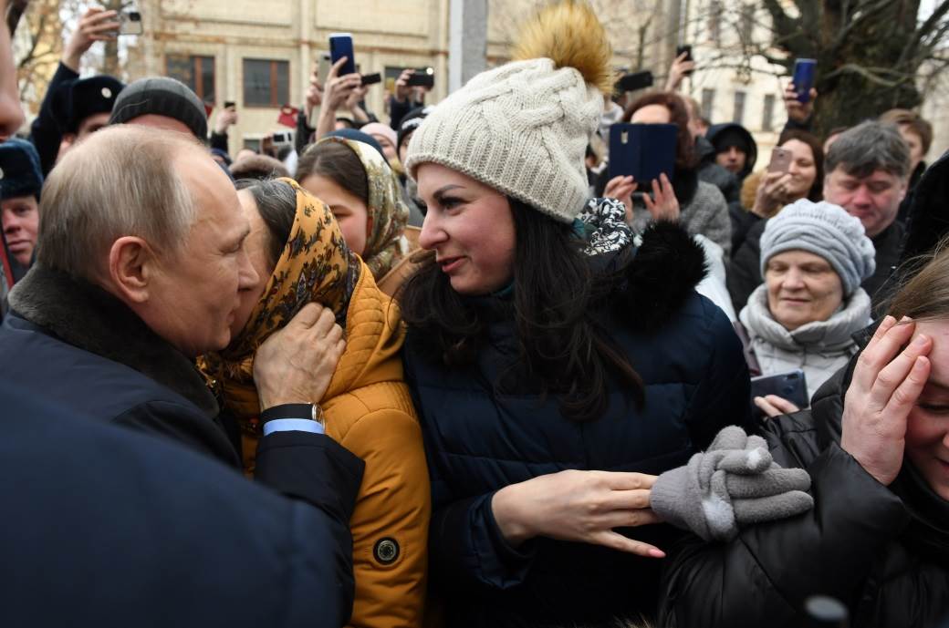  Vladimir-Putin-zaprosila-ga-devojka-u-Ivanovu 