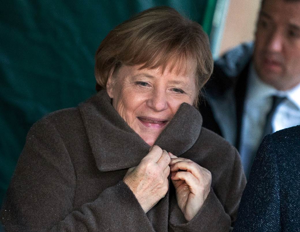  AKO STE BRINULI: "Mama" Merkel je dobro, negativna je i radi od kuće 
