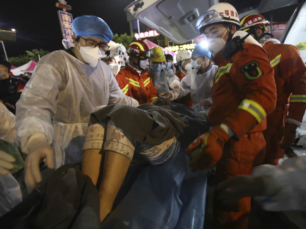  Kina: Pod ruševinama preživeo 69 sati! (VIDEO) 