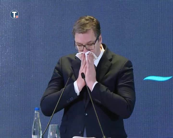  Vučić se zagrcnuo na konferenciji, "NIJE KORONA" 
