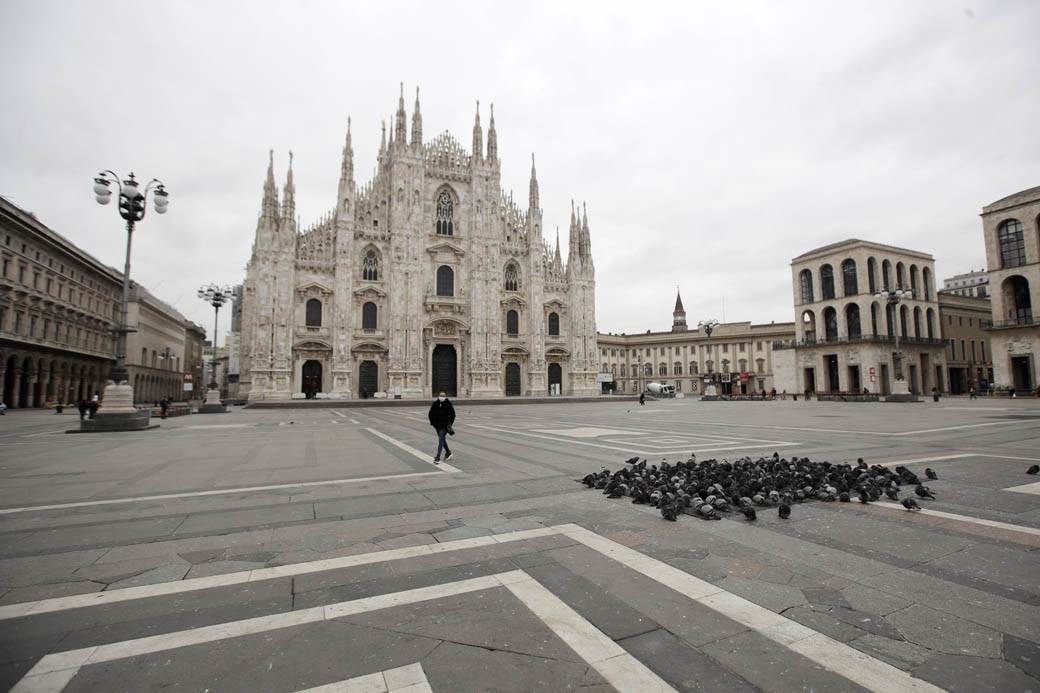  "Šlaufom" protiv korona virusa: Ovako jedan Italijan drži bezbednu distancu 