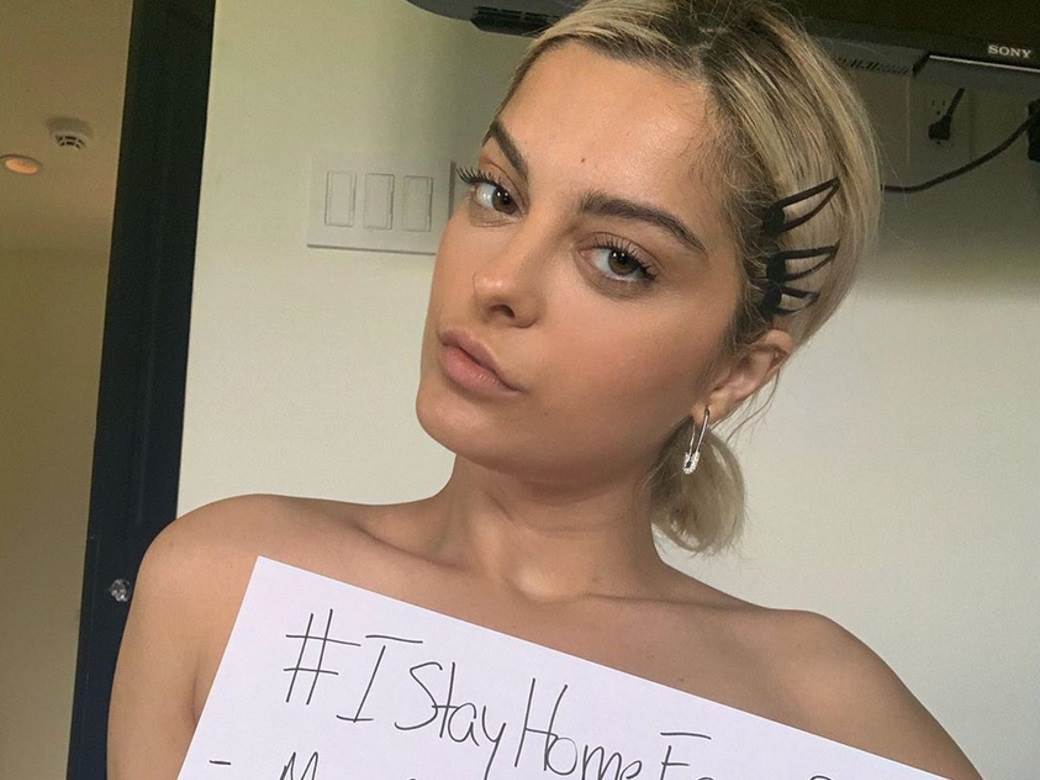  Albanska-pevacica-se-skinula-gola-kako-biste-je-SASLUSALI-FOTO 