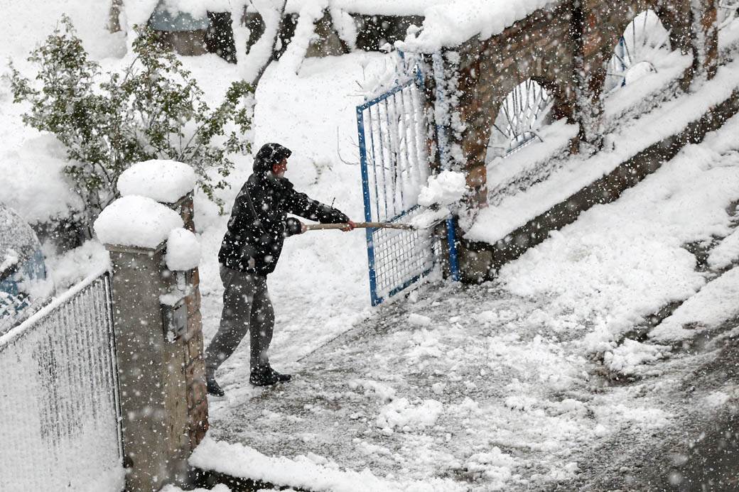 SNEŽNE PADAVINE U CELOM REGIONU: Veje širom Balkana, meteorolozi najavili i sneg u Beogradu! 