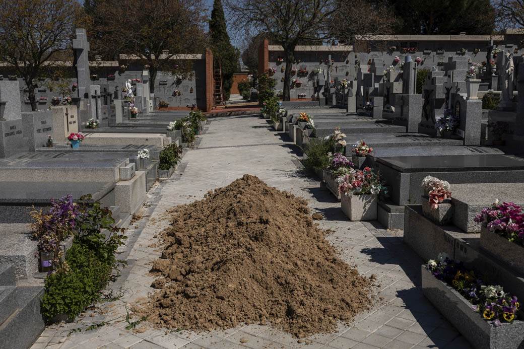  Oni znaju da je smrt "siguran posao": Mafija "drži" groblja u delu Italije! 