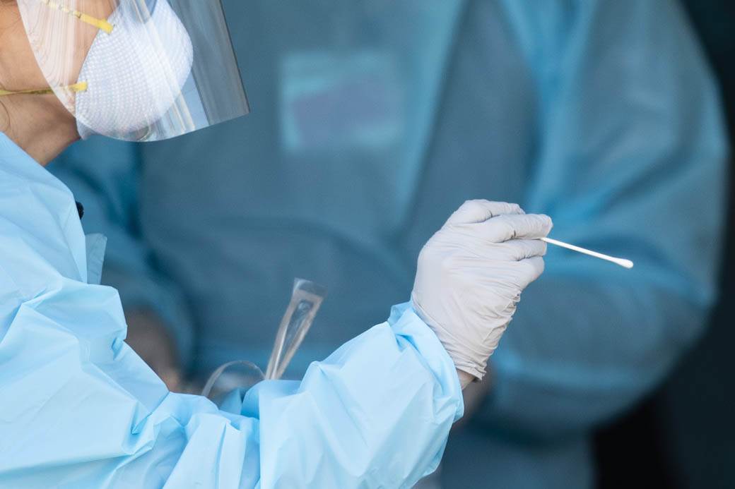  Drogba i Eto pobesneli zbog predloga lekara da se vakcina za koronu testira u Africi 