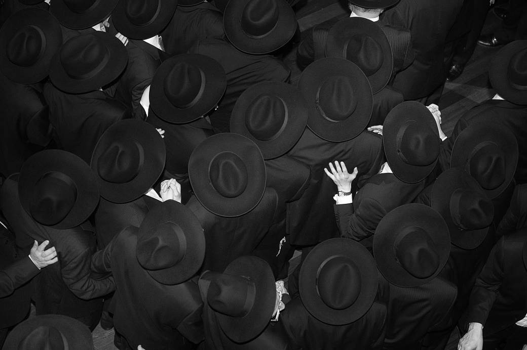  ZATVOREN GRAD: Ultraortodoksni Jevreji u karantinu, čuva ih 1000 policajaca 