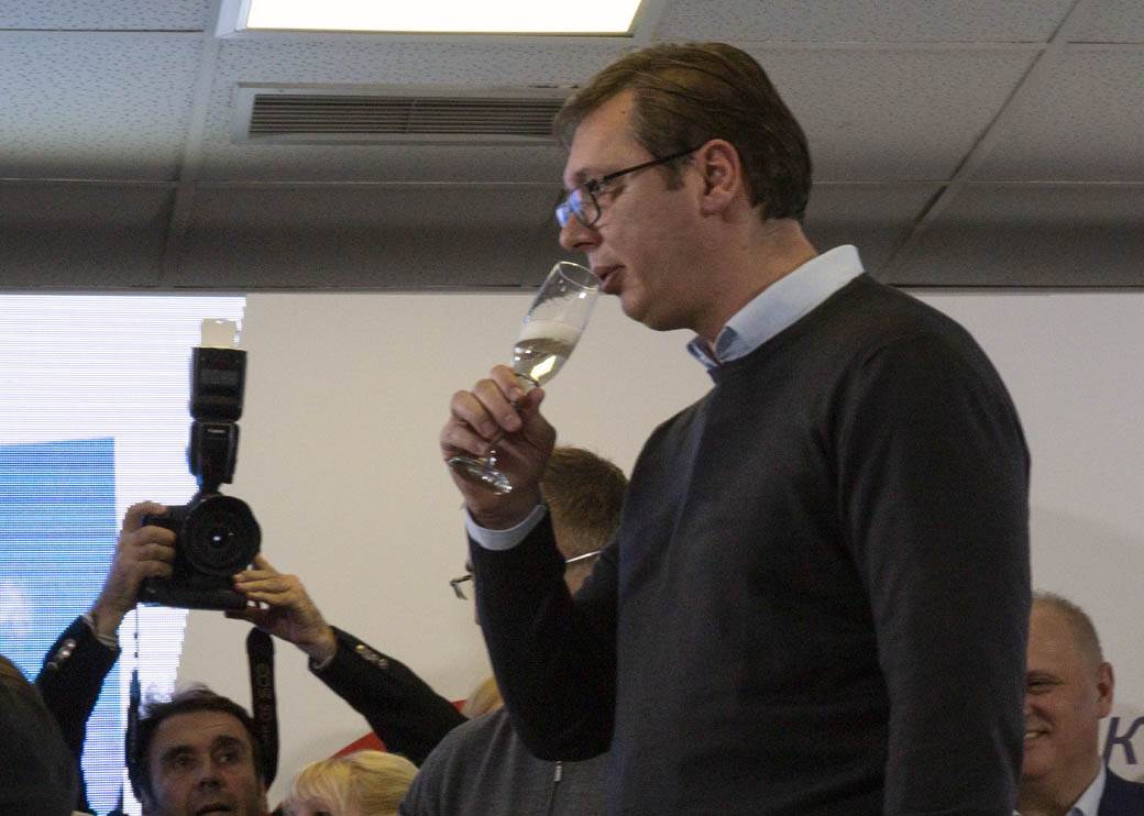  Vučić otkrio da ZOVE pacijente: "Nultom" sam obećao da ćemo piti vino! 