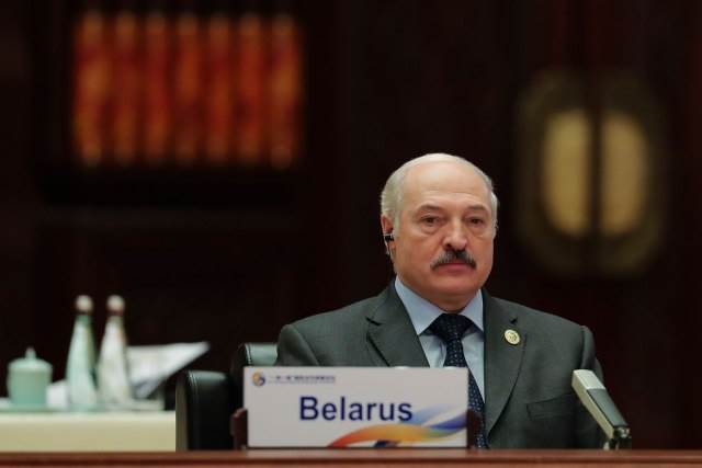  Lukašenko: Koroni su podložniji oni koji su juče pili, a danas puše 