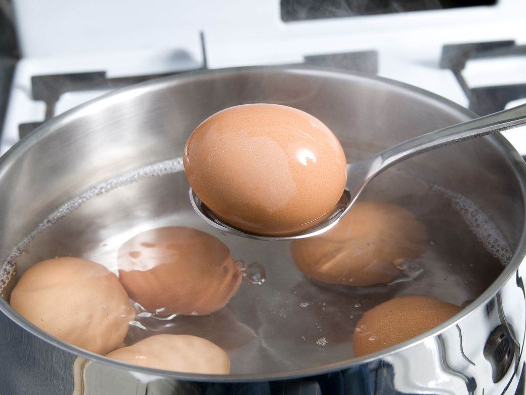  PROVERENI SAVETI: Kako da jaja ne pucaju prilikom kuvanja 