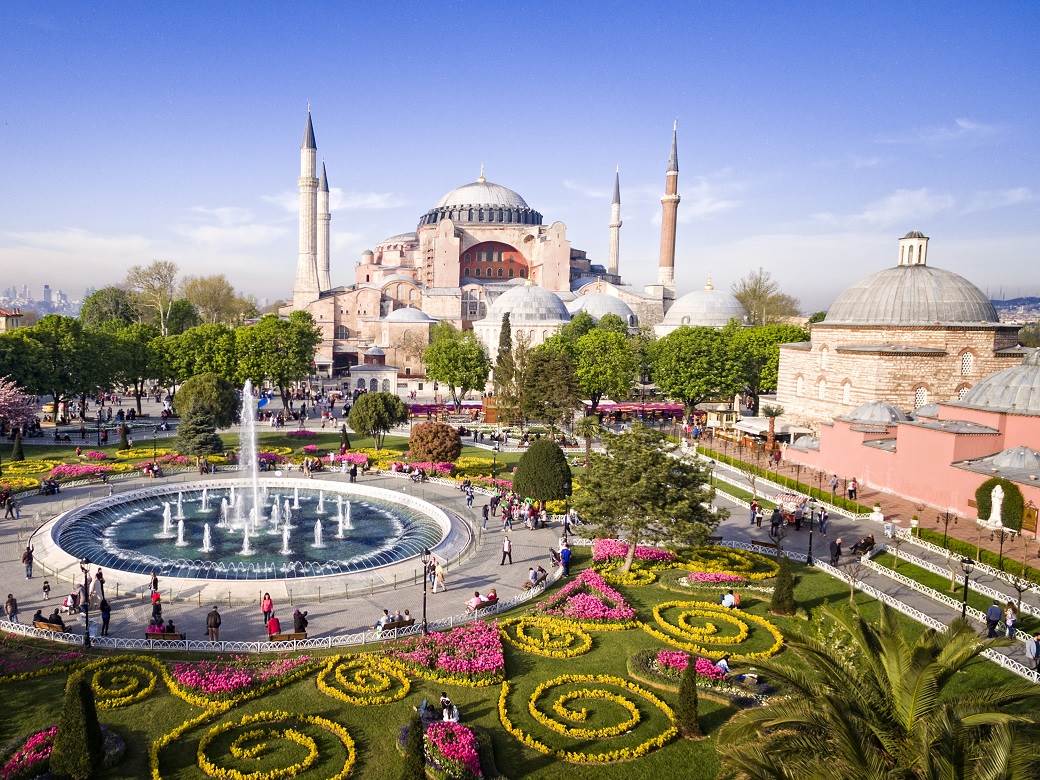  Nakon 42 dana tinejdžeri u Turskoj ponovo mogu napolje (VIDEO) 