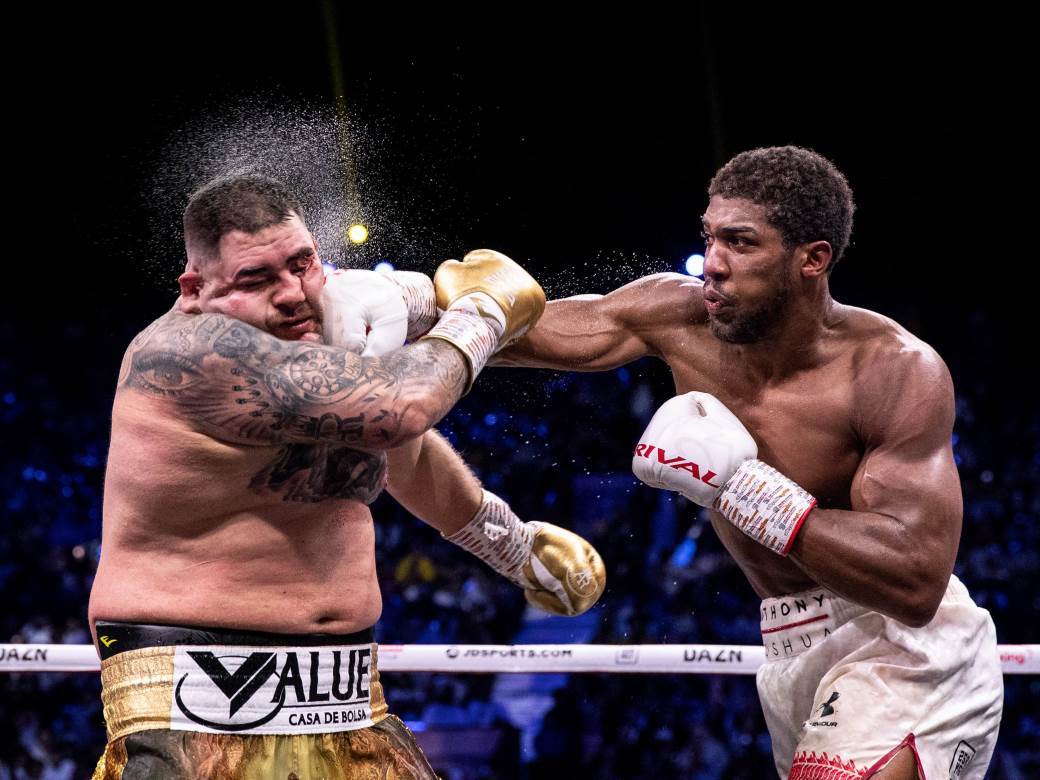  KAD NALETIŠ NA BOKSERSKOG ŠAMPIONA NA PARKINGU (VIDEO) 